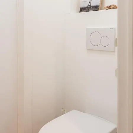 Modern Luxury With Free Parking Space In The Center, Close To The Daire