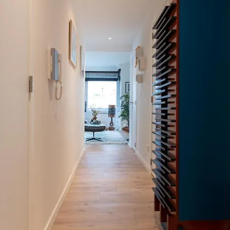 Modern Luxury With Free Parking Space In The Center, Close To The Apartamento