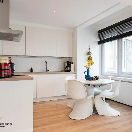 Daire Modern Luxury With Free Parking Space In The Center, Close To The Oostende